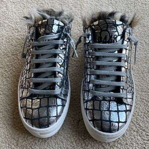 P448 Slides with Faux Fur Lining in Women Size 8